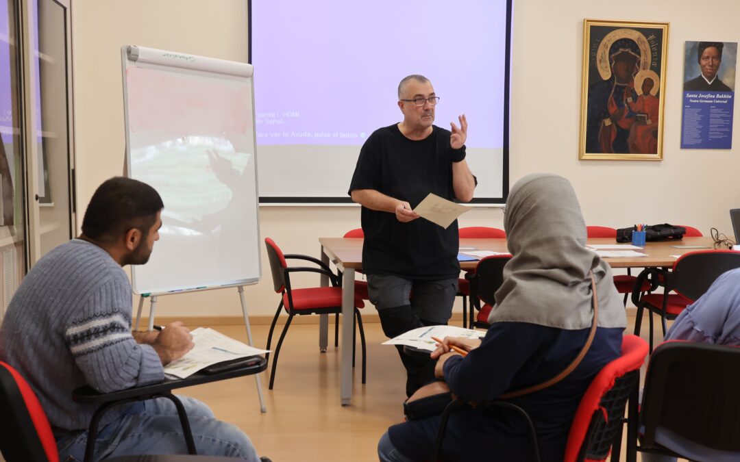 Grups de conversa per a persones nouvingudes: llengua, integració i comunitat