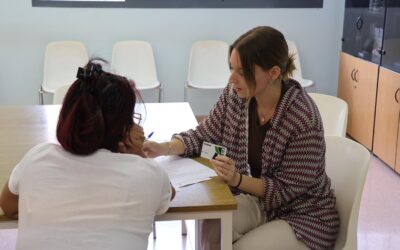 Càritas continua apostant per les targetes moneder per dignificar l’ajuda alimentària