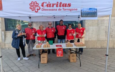 La campanya “Llum per la dignitat” surt als carrers de la ciutat